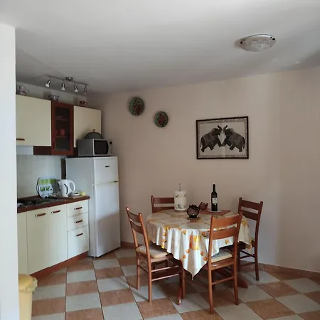 Studio Apartment *